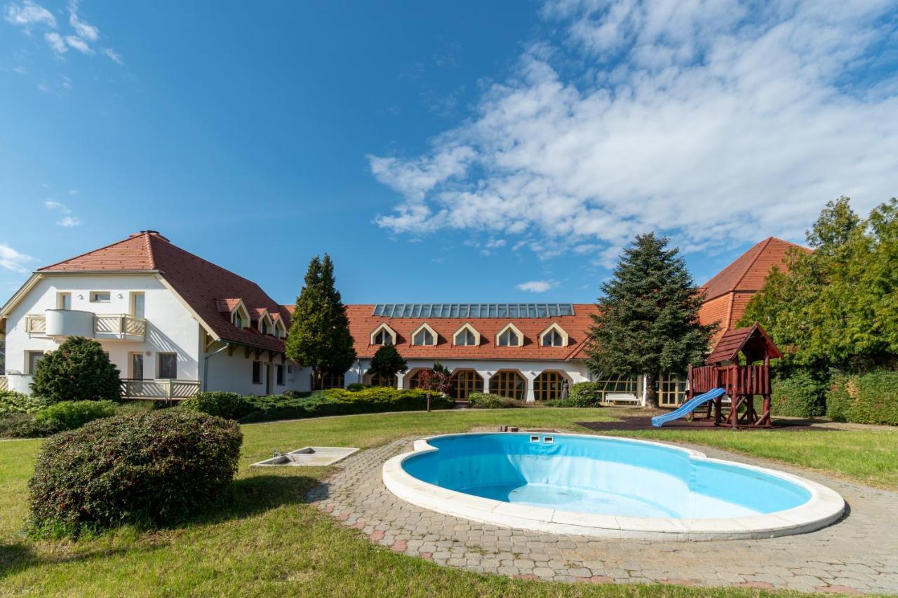 Global Apartmanhaz Vonyarcvashegy Zewnętrze zdjęcie